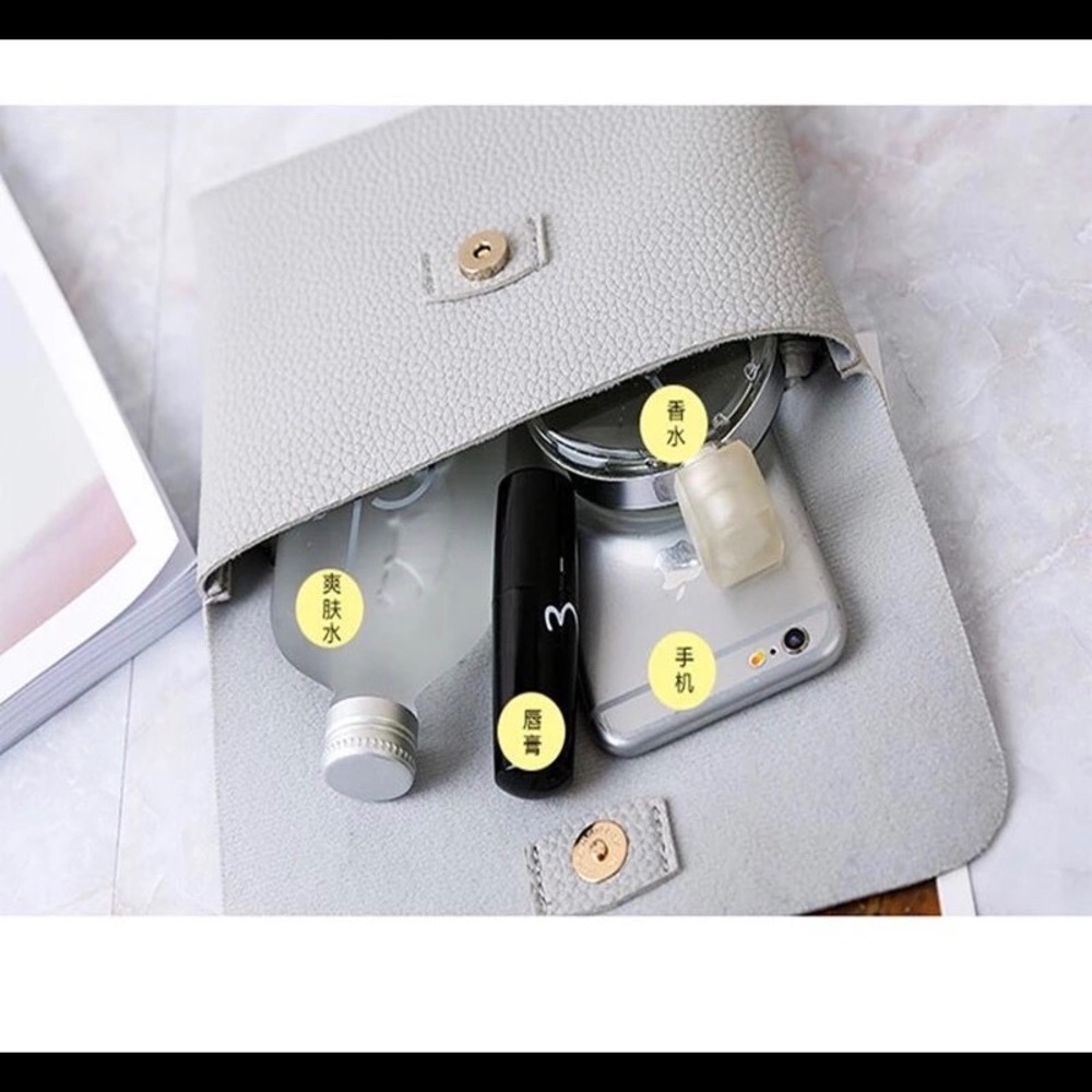 LAST ONE! 🔥 Gray faux leather mini crossbody bag - Picture 3 of 7